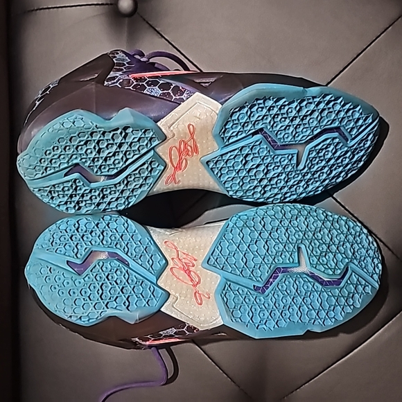 Nike LeBron 11 - Picture 3 of 5